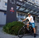 Policjant WRD KMP w Rybniku, który na rowerze przed służbą zatrzymał porsche.