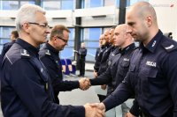 Narada w KWP Katowice oraz wyróżnieni policjanci.