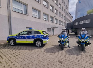Na zdjęciu policjanci z ruchu drogowego na motocyklach. Rusza sezon motocyklowy.